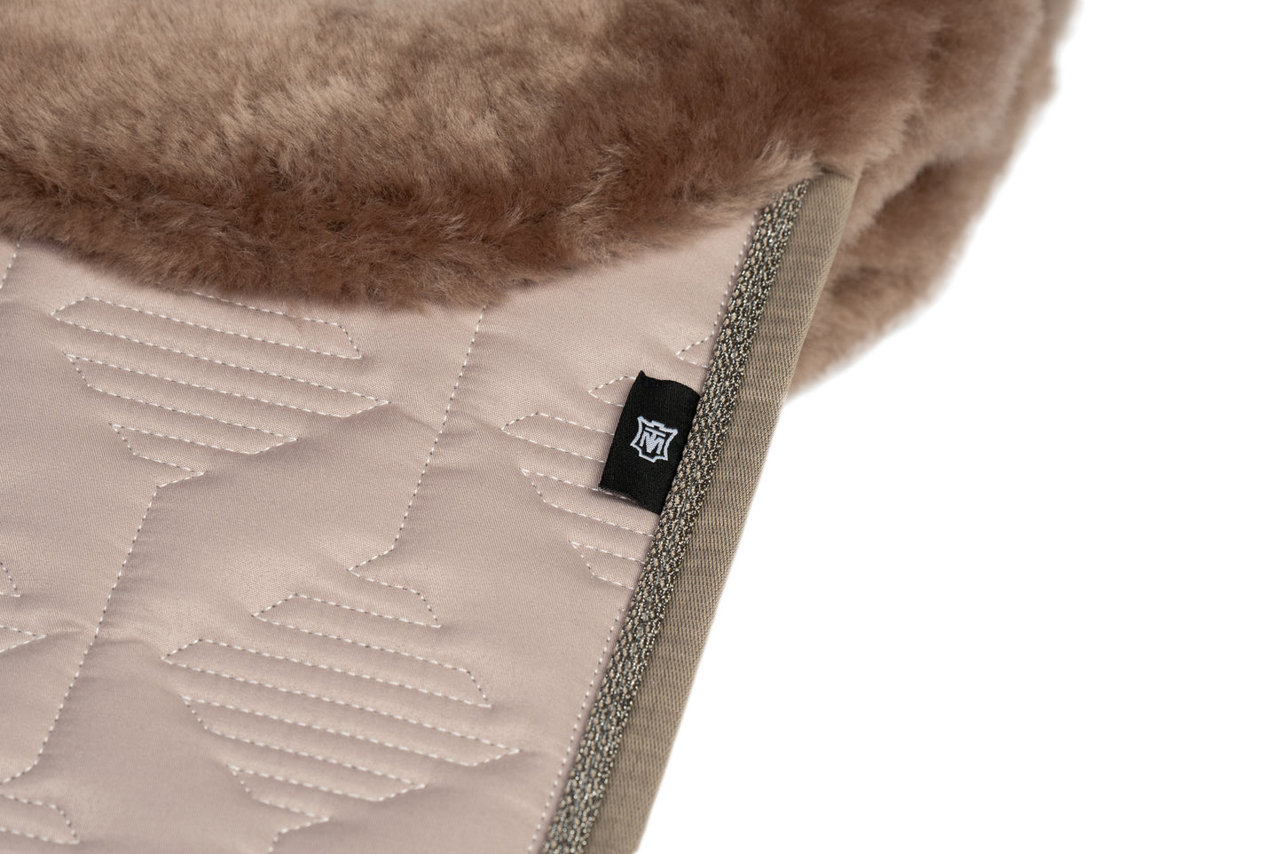 Lammfell Schabracke Dressur Gr. L, Glanzstoff, Walnuss mit Webkordel