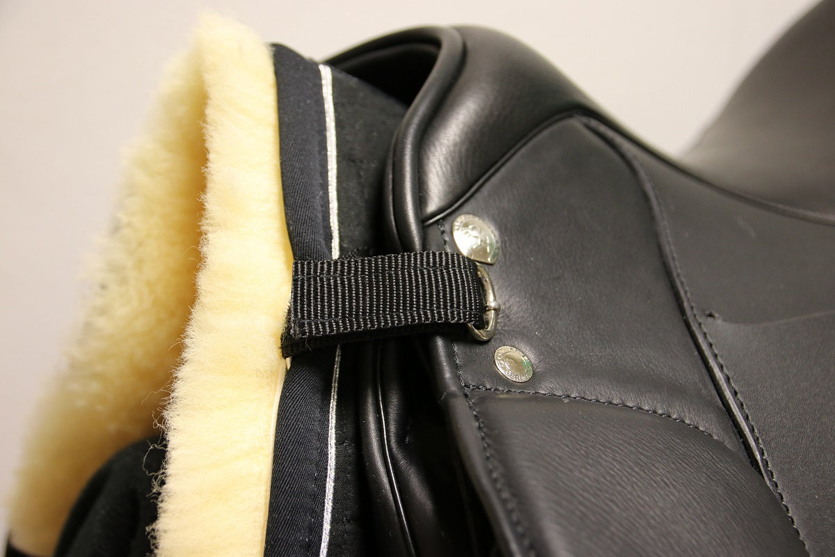 Schabracke ALINA mit Silberlitze in Schwarz mit extra anatomischen Schnitt