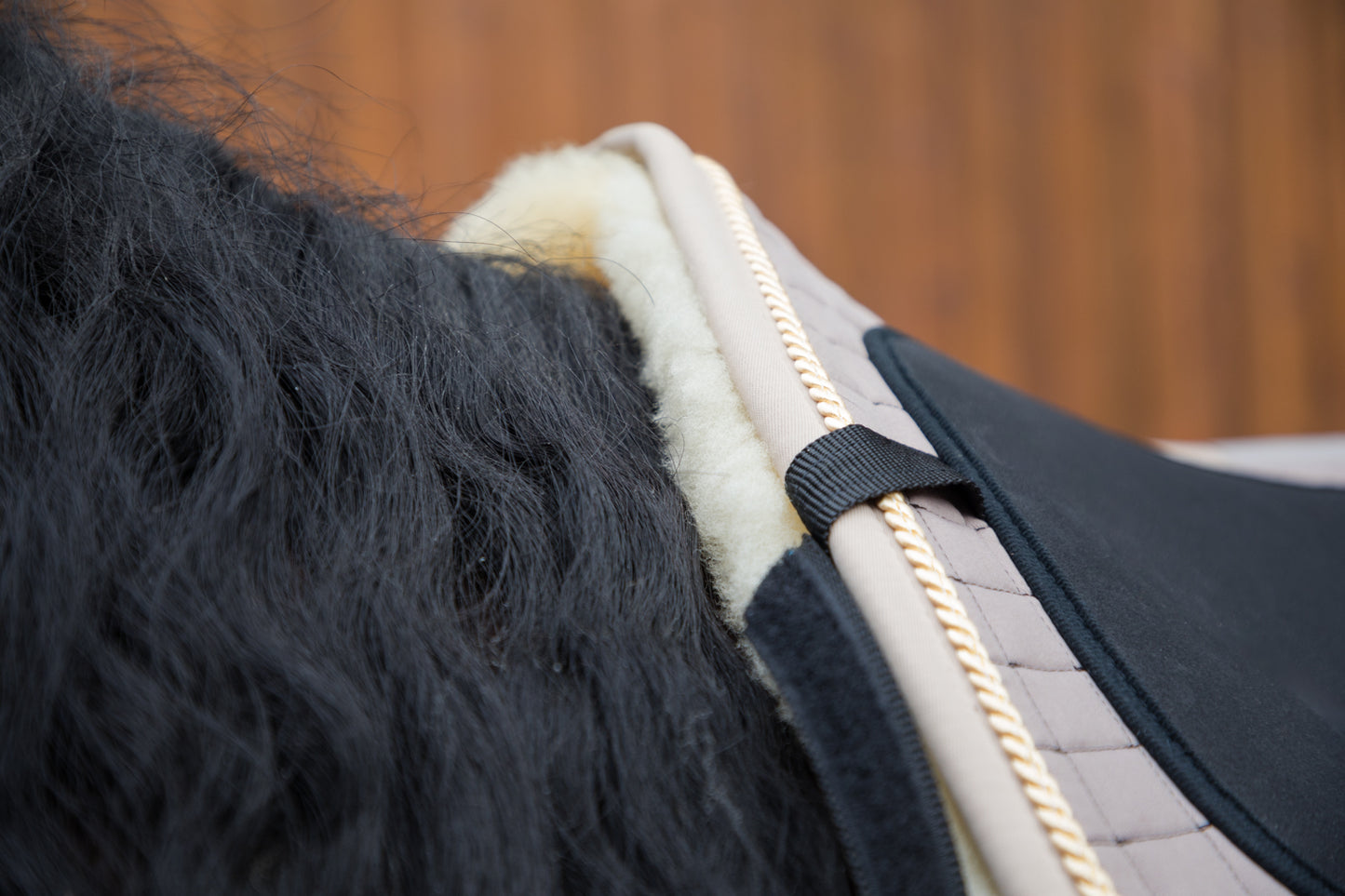 Lammfell Satteldecken-Unterlage, Barock, 57 cm