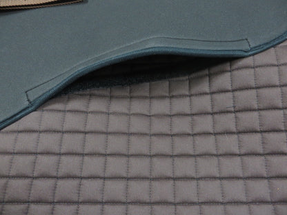 Schabracke mit Lurexkordel in Dunkelblau mit Moosgummi Taschen